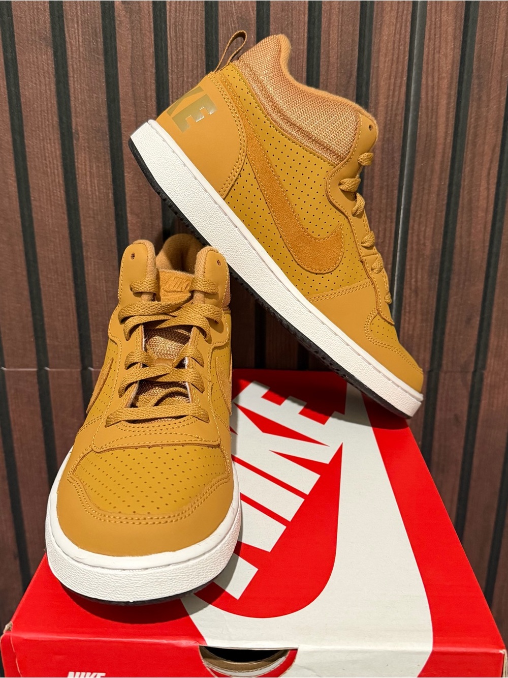Nike Court Borough Mid Wheat Sneakers 7Y Women’s 8.5 NIB